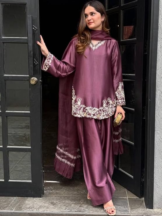 SEQUENCEHOLIC – Timeless Ethnic Elegance