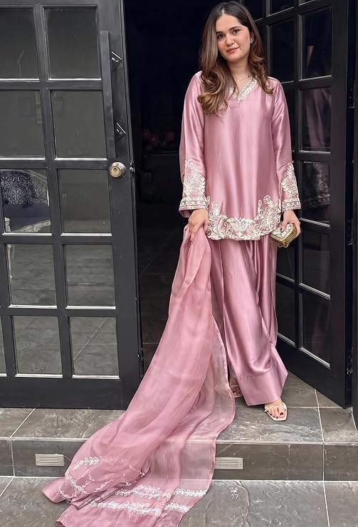 SEQUENCEHOLIC – Timeless Ethnic Elegance